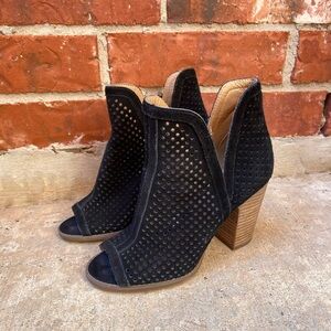 Lucky Brand Womens 6 Black Preforated Peeptoe Ankle Boots Booties